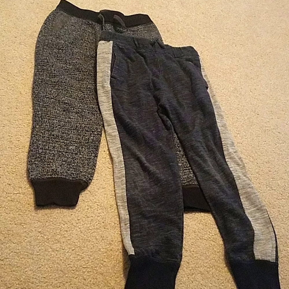 Set of 2 Abercrombie kids 7/8 boys pants, joggers